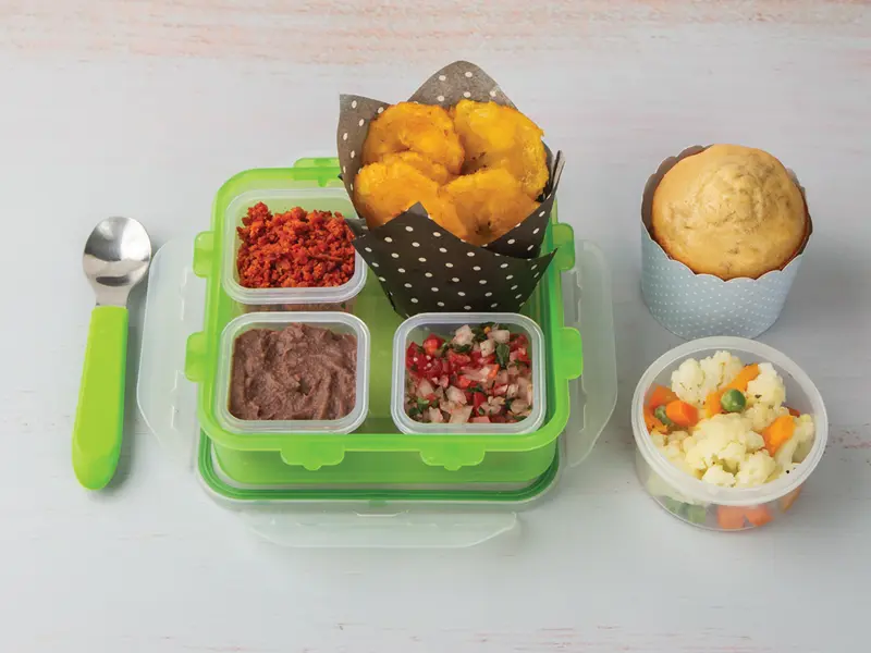 Tostones con Chorizo, Frijol y Pico de Gallo