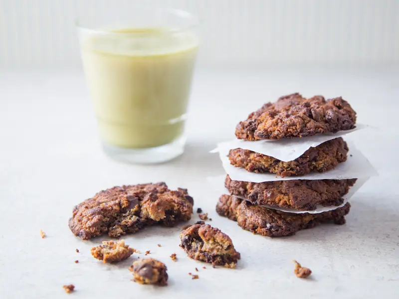 Galletas Banano-Choco-Maní Light
