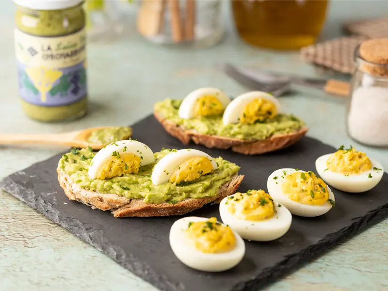 Huevos Rellenos de Atún