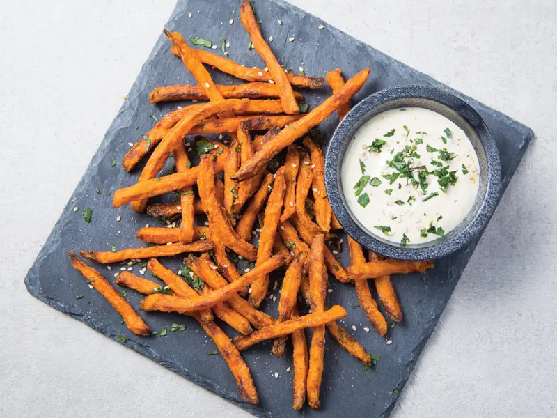 Palitos de Camote con Dip de Yogurt