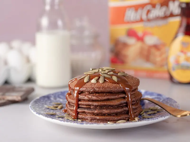 Panqueques de Chocolate Chapín Dulce de Leche y Pepitoria