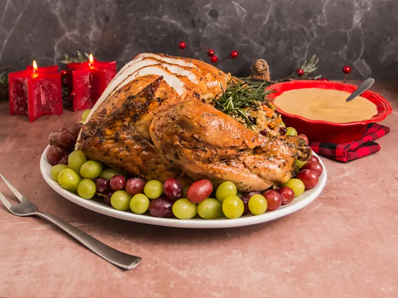 Pavo Horneado con Mantequilla de Hierbas