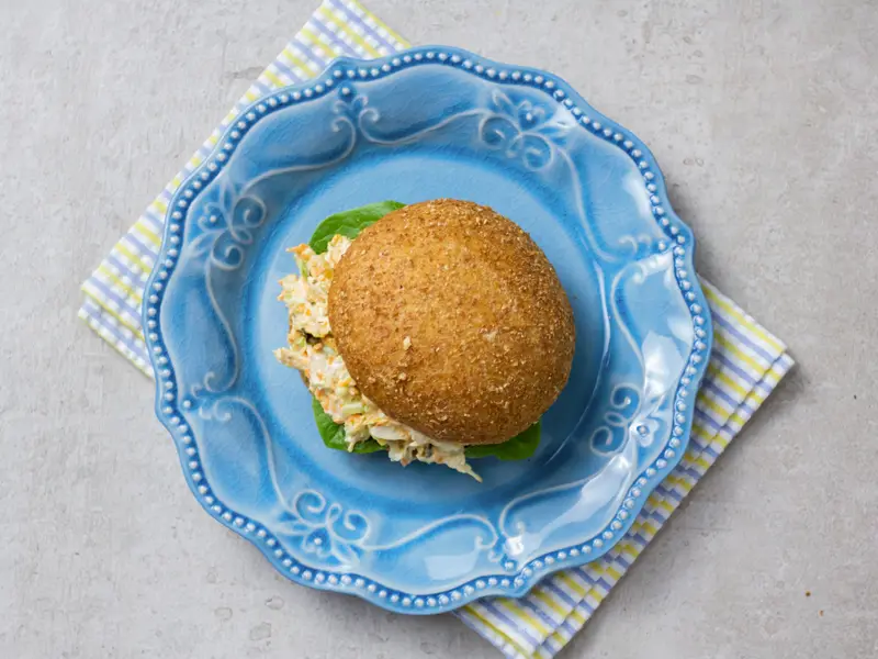 Sándwich de Ensalada de Pollo al Limón
