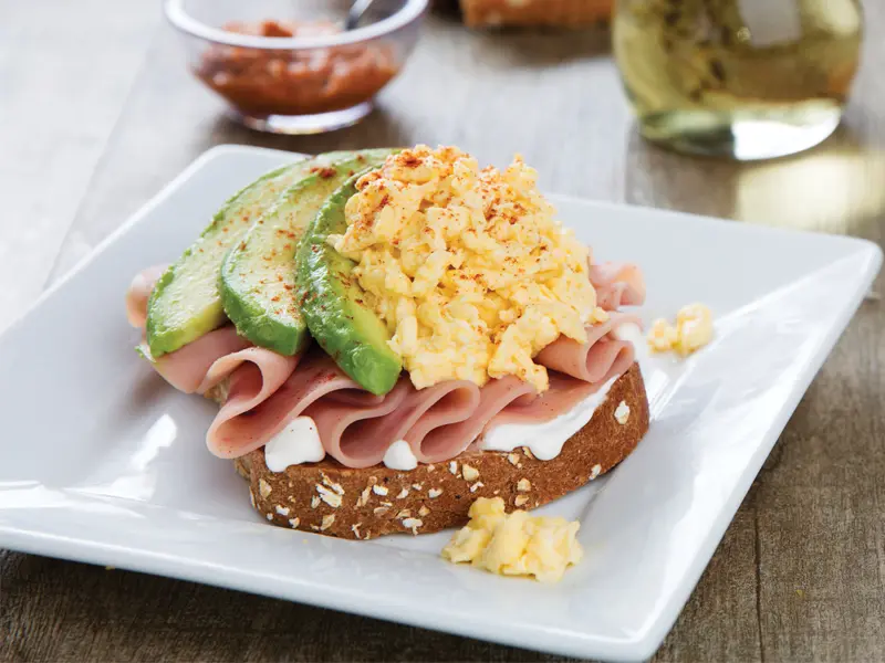 Tostada de Huevo y Aguacate